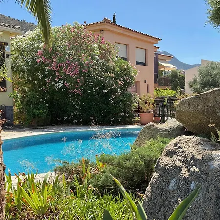 Villa Casa Espaciosa Con Aire Acondicionado Y Admite Mascotas En - Es-366-2 *