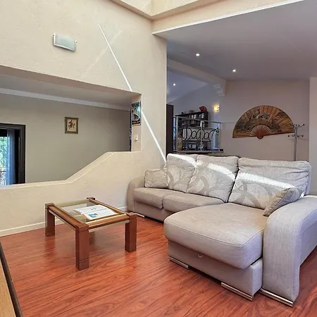 Villa Casa Espaciosa Con Aire Acondicionado Y Admite Mascotas En - Es-366-2