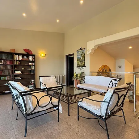 Casa Espaciosa Con Aire Acondicionado Y Admite Mascotas En - Es-366-2